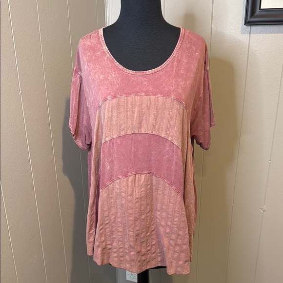 Tea n Rose Women’s Medium Pink Textured Short Sleeve Top - Picture 1 of 6